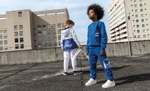 meninos usando roupas de frio infantil