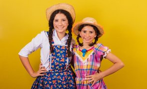 meninas com roupas de festa junina infantil