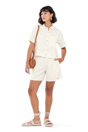 01 camisa com bolso frontal rezzato adulto feminino